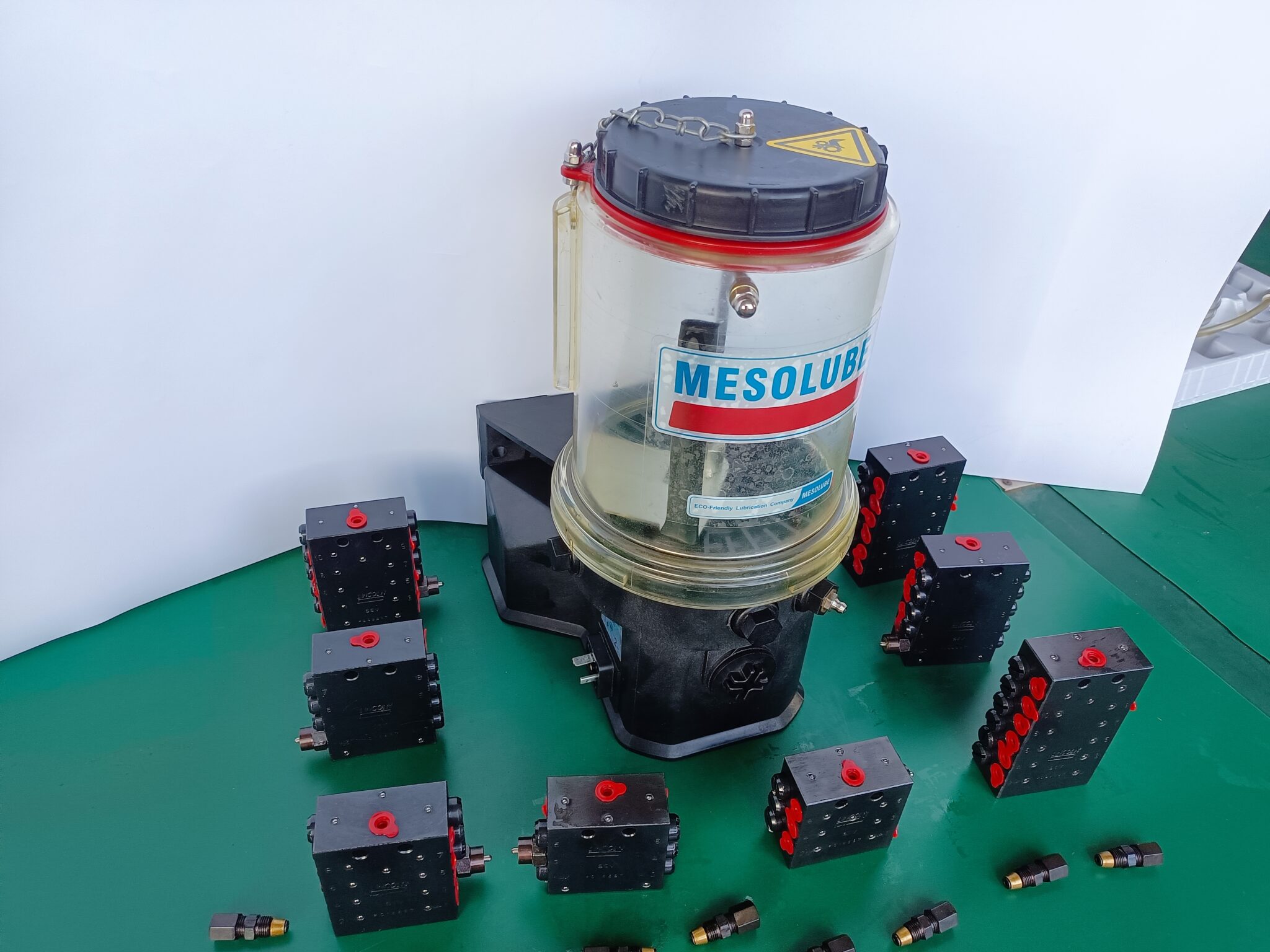 D10016401P Progressive Lubrication Distributor for PC490 Excavator